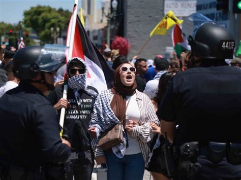 Mob Targets Synagogue As LAPD Stands By .